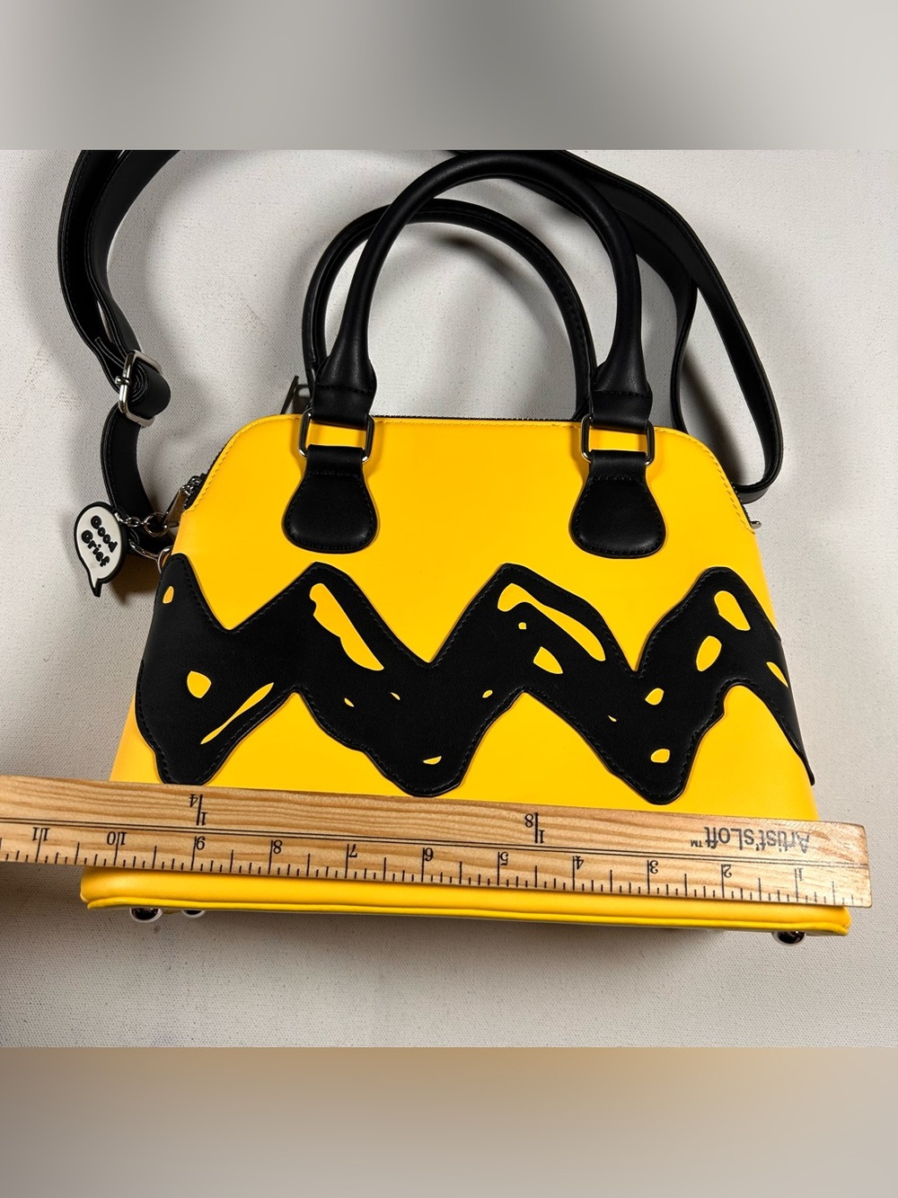 Loungefly Peanuts Crossbody Purse Charlie Brown RARE - Picture 3 of 13